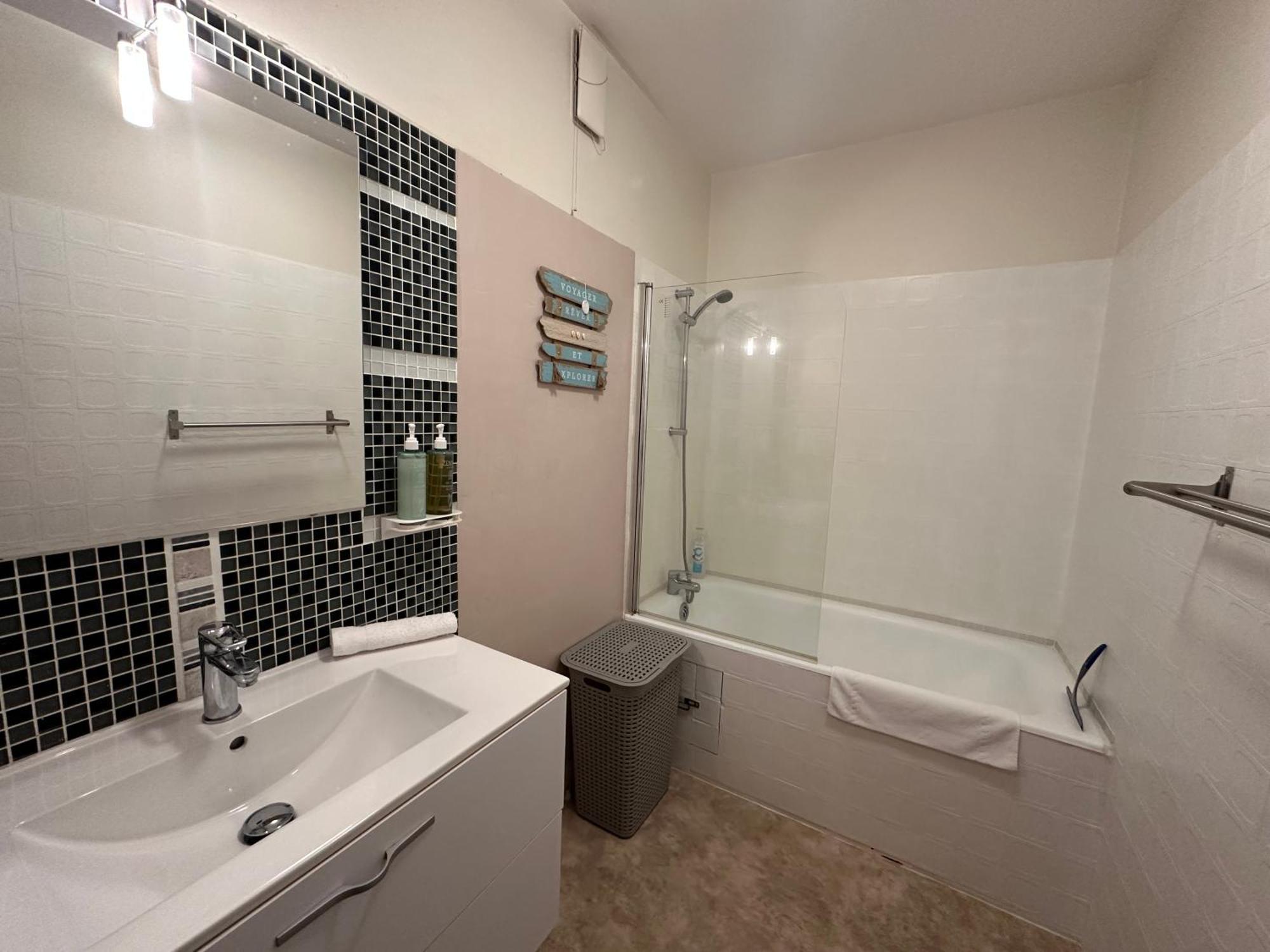 Orleans Centre Proche Gare - Appartement Fonctionnel Residence Calme Parking Prive Gratuit - Le Central Elegance Zewnętrze zdjęcie